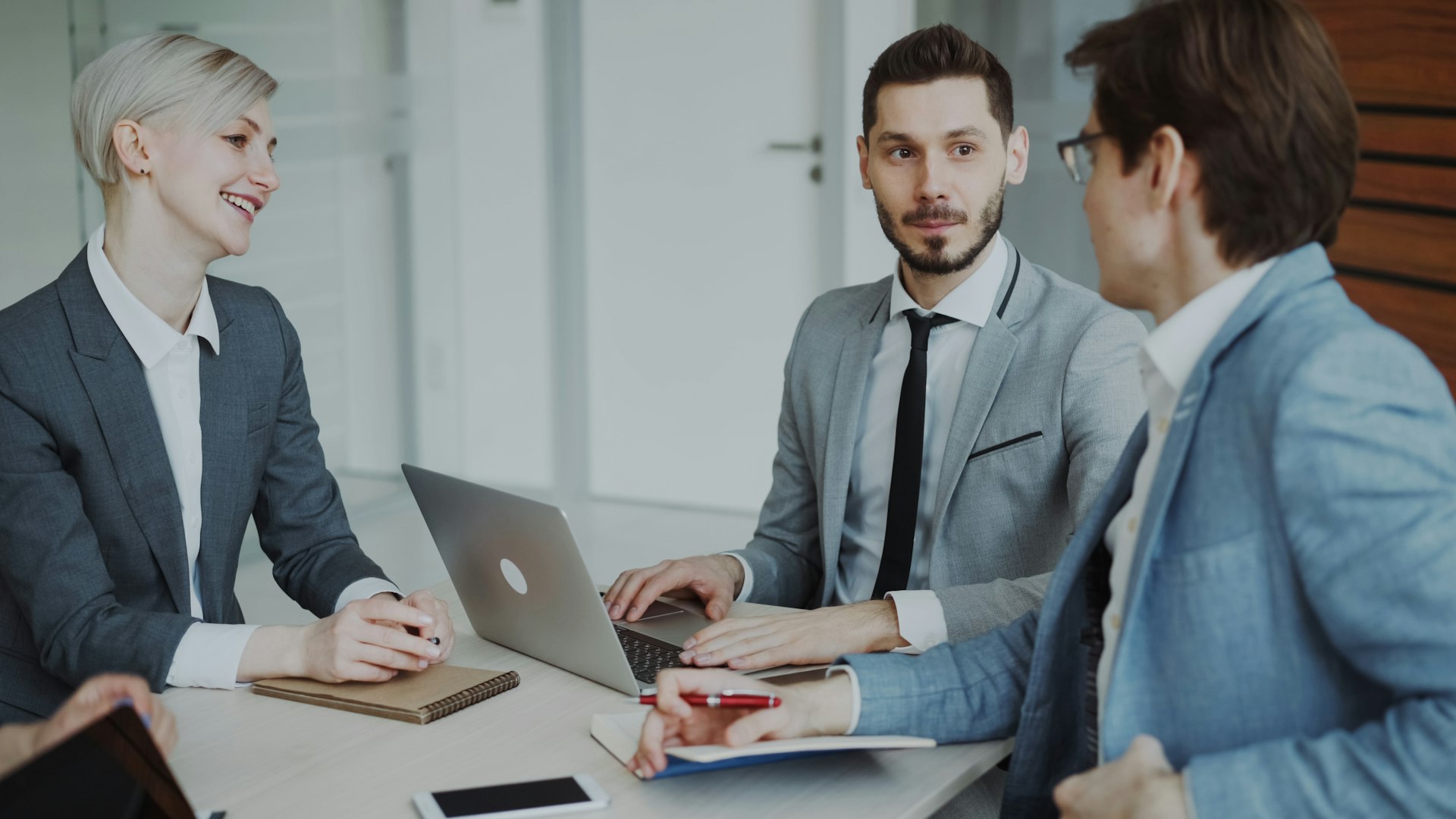 Formation management hybride pour maintenir la coopération et la clarté des priorités en équipe